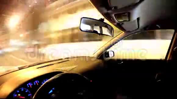 在城里开一辆车时光流逝视频的预览图