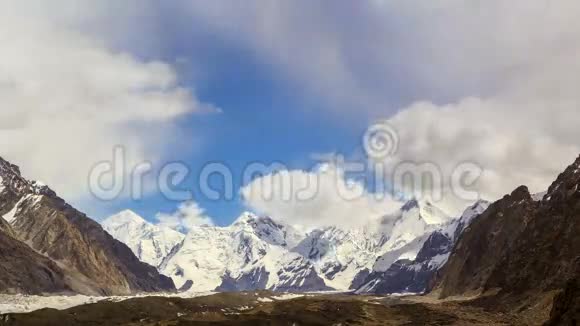 冰川上的云吉尔吉斯斯坦T中部视频的预览图