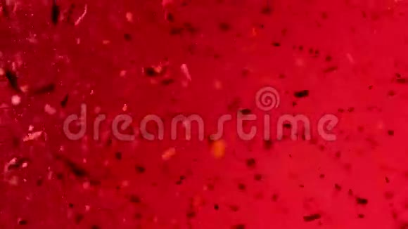 液体中流动的红色颗粒视频的预览图