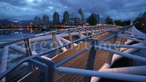 温哥华独木舟大桥暮光之城多莉拍摄视频的预览图