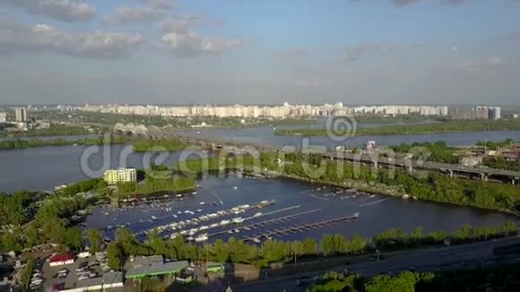乌克兰基辅的空中无人机镜头视频的预览图