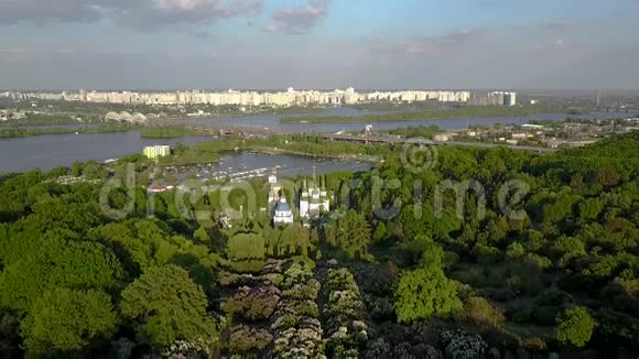乌克兰基辅的空中无人机镜头视频的预览图