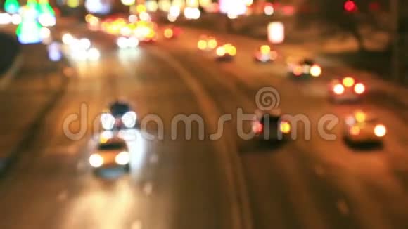 城市高速夜间交通视频的预览图