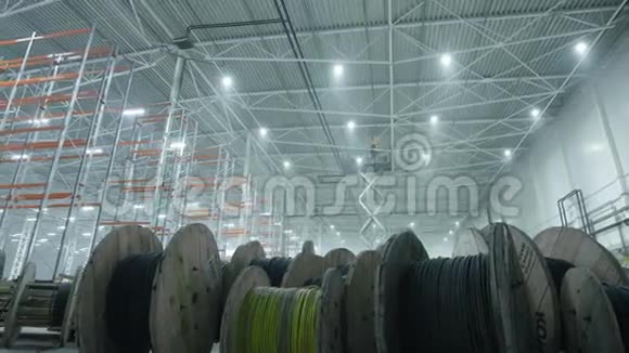 现代工业仓库的电线线圈视频的预览图