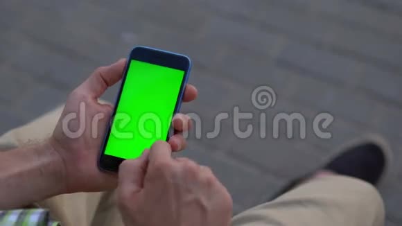 使用绿色屏幕智能手机的人手视频的预览图