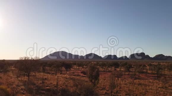 塔塔Tjuta澳大利亚黄昏日落视频的预览图