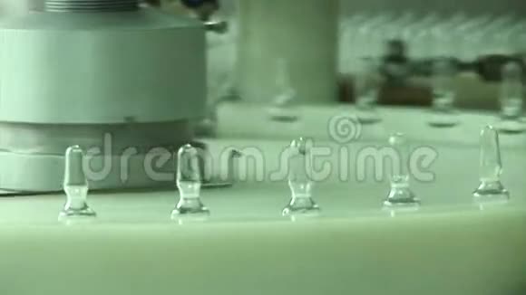 安瓿中药品的自动生产视频的预览图