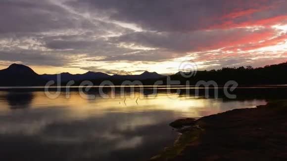 昆士兰州莫格拉湖日落视频的预览图
