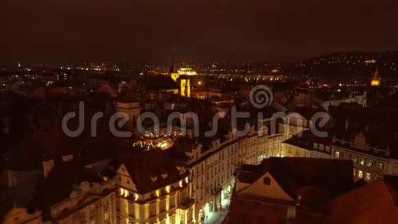 布拉格的空中全景晚上可欣赏老城区广场视频的预览图