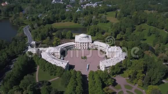联合国教科文组织物体帕夫洛夫斯克宫的鸟瞰图视频的预览图