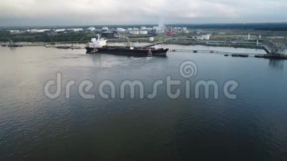 石油化学油轮特拉华河费城PA视频的预览图