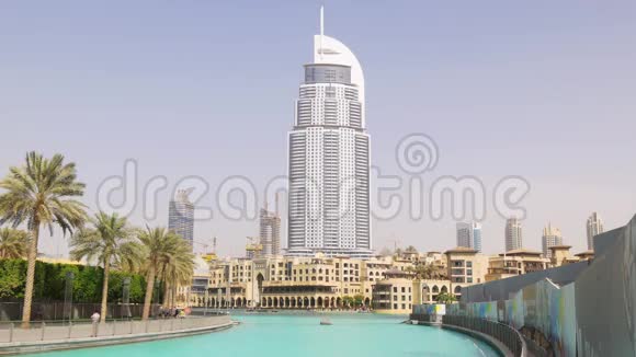 夏季阳光照耀迪拜著名酒店4k阿联酋视频的预览图