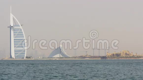 迪拜著名酒店海滩棕榈观建设全景视频的预览图