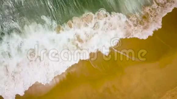 无人海滩的俯视图大西洋葡萄牙海岸视频的预览图