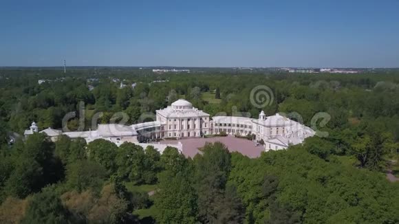 联合国教科文组织物体帕夫洛夫斯克宫的鸟瞰图视频的预览图