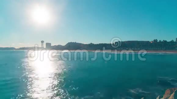 西班牙巴塞罗那阳光海滩码头全景4k时间间隔视频的预览图