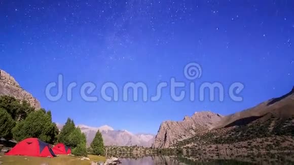 夜晚的山湖时间流逝帕米尔塔吉吉吉吉视频的预览图