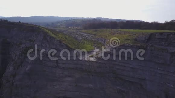 西班牙纳维翁河支流迪利卡峡谷视频的预览图