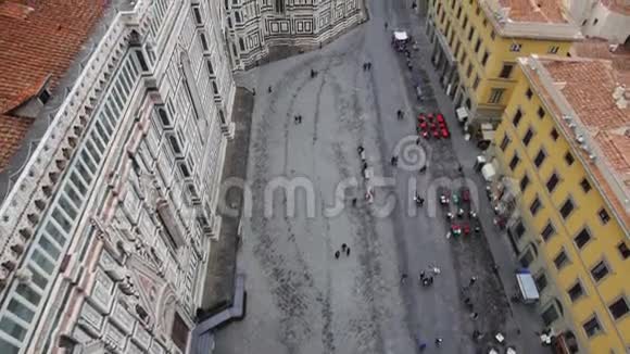 佛罗伦萨大教堂从顶部向上全景视频的预览图