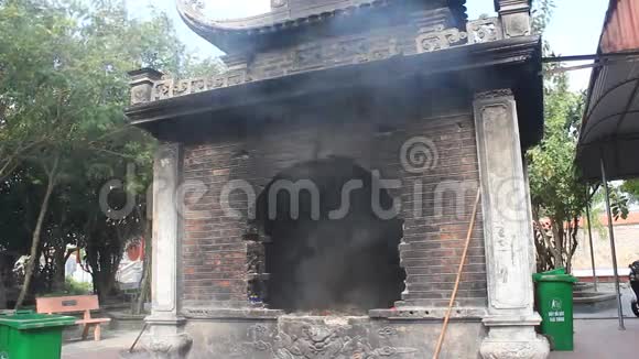 在亚洲神庙燃烧视频的预览图