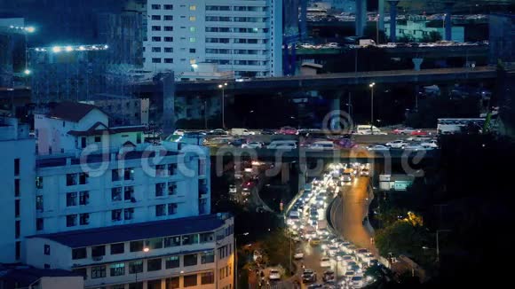 夜间交通繁忙的大型道路系统视频的预览图