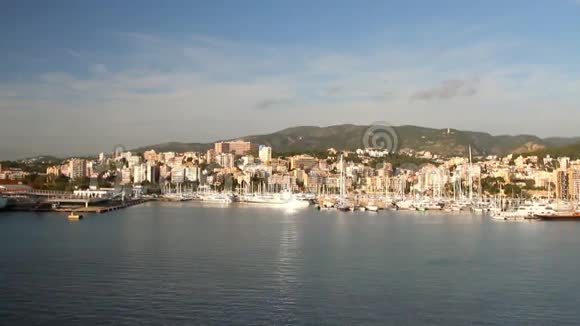 海港和城市的水域西班牙帕尔马德马约卡视频的预览图