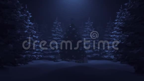 圣诞树上有一颗闪亮的星星森林里有一个花环下着雪视频的预览图