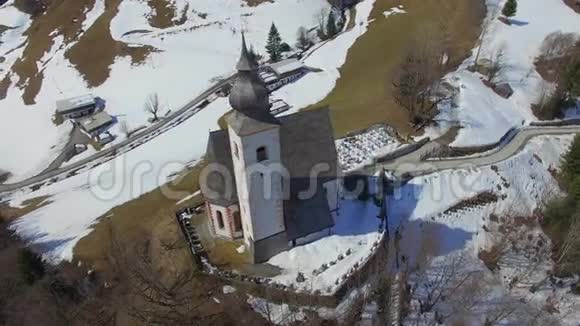 教堂滑雪场DientenHochkonig奥地利阿尔卑斯山冬季视频的预览图