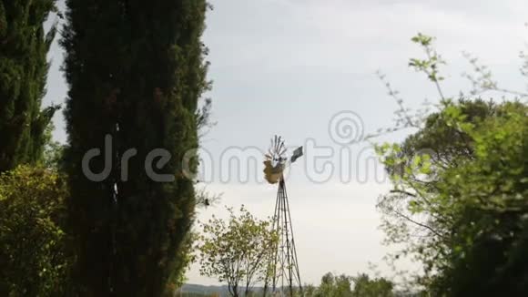 法国废弃的旧风车视频的预览图
