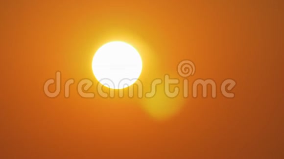 橙色天空中的金色太阳视频的预览图