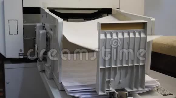 复印中心现代数码打印机的细节视频的预览图