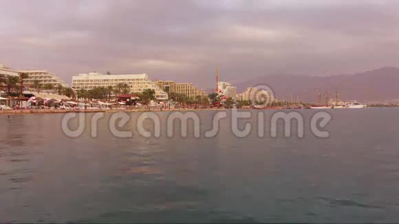 以色列埃拉特红海上空美丽的日落视频的预览图