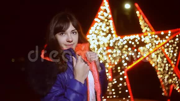 女童夜袄围巾暗星冬光波视频的预览图