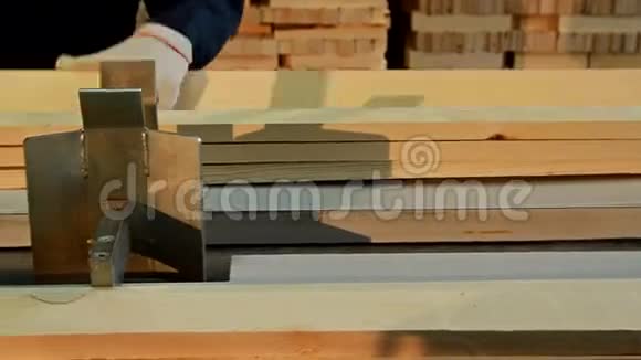 木工和家具厂木材和木材加工线视频的预览图