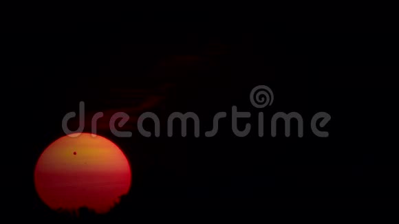 金星穿过太阳盘的时间推移视频的预览图