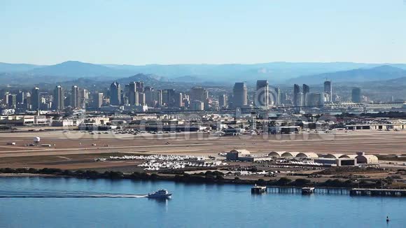 圣地亚哥市中心前景是科罗纳多视频的预览图