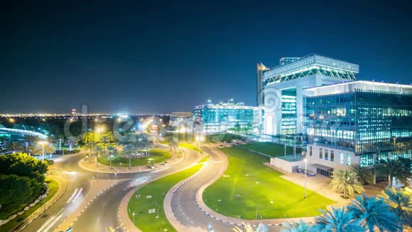 在迪拜中心度过的凉爽的夜晚视频的预览图