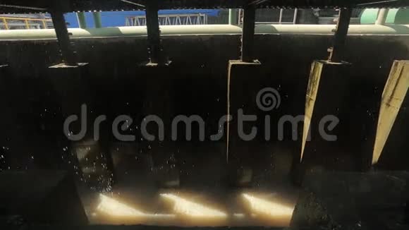 废水处理厂的水流视频的预览图