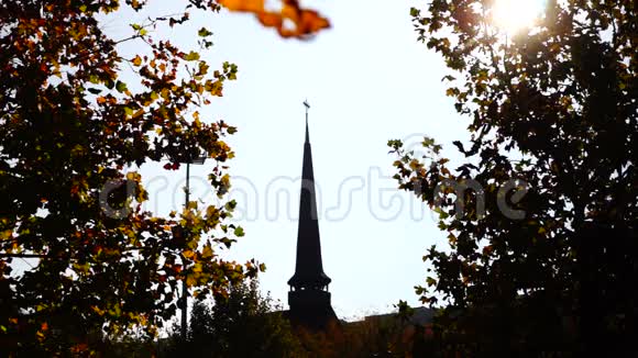 东正教教堂阳光明媚的秋天镜头耀斑声音视频的预览图