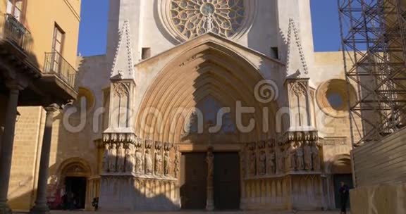 塔拉戈纳大教堂阳光主入口4k西班牙视频的预览图