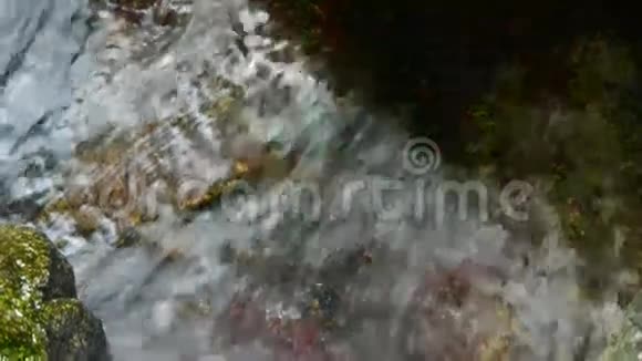 河谷上的河流视频的预览图