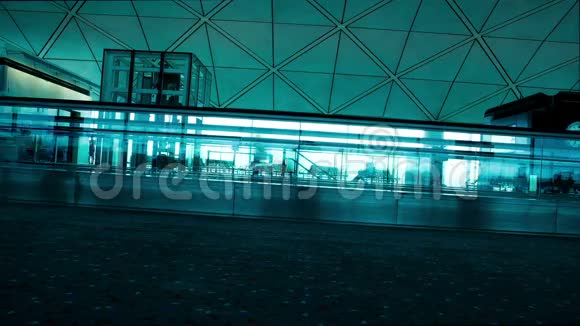 机场的剪影人视频的预览图