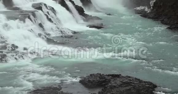 冰岛的瀑布视频的预览图