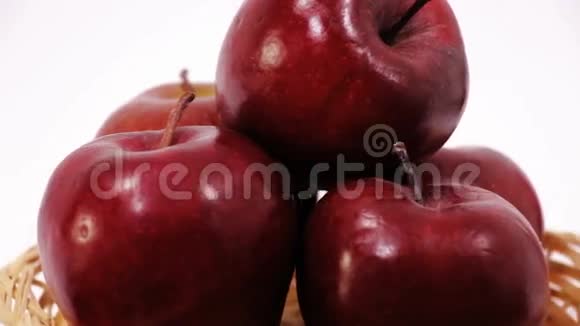 苹果红苹果蜂蜜罐白底蜂蜜碗视频的预览图