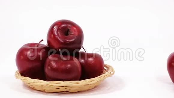 苹果红苹果蜂蜜罐白底蜂蜜碗视频的预览图