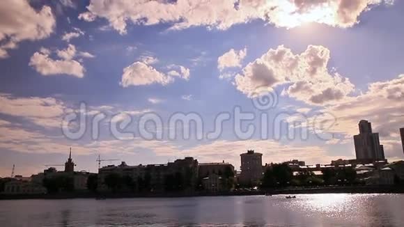 俄罗斯叶卡捷琳堡中央大坝视频的预览图