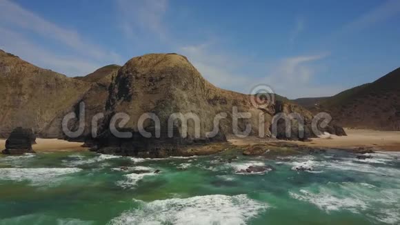 葡萄牙南部和西部海岸的野生海滩视频的预览图
