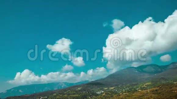 克里米亚山上的积云时间推移视频的预览图