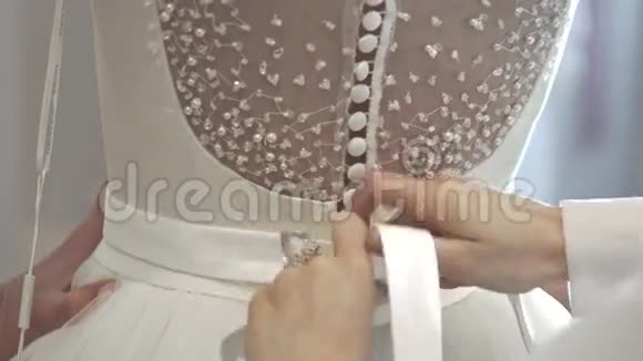 设计师豪华婚纱细节视频的预览图