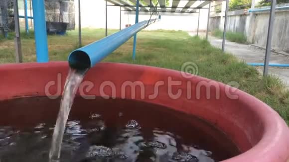 塑料管排出水视频的预览图